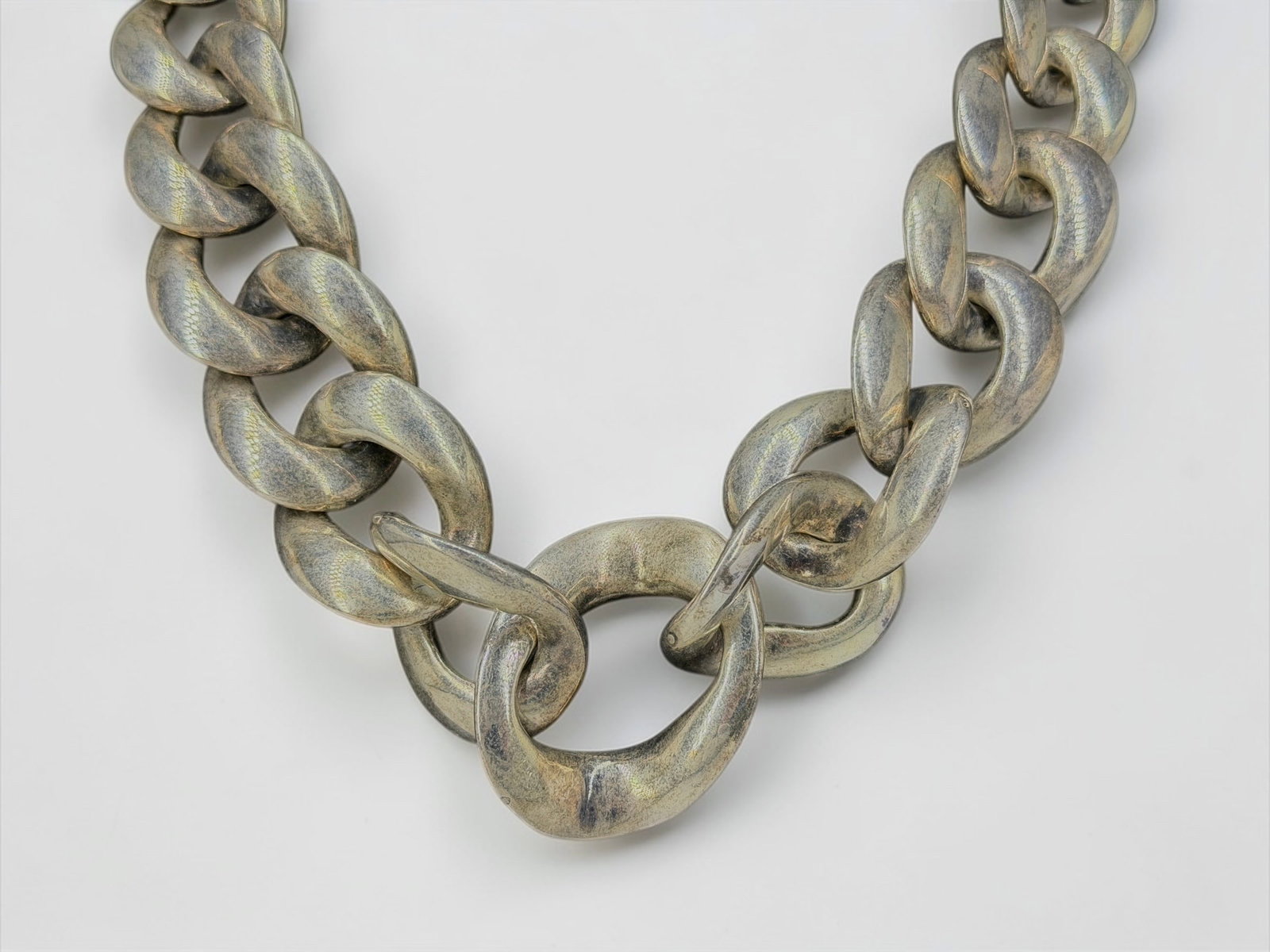 Modernist Ladies Sterling Chain Necklace: Weight: 98.3gLength: 20" Dimensions: 29mm x 35mm chain link Condition: Tarnishing throughout the silver, but in good condition overall. 