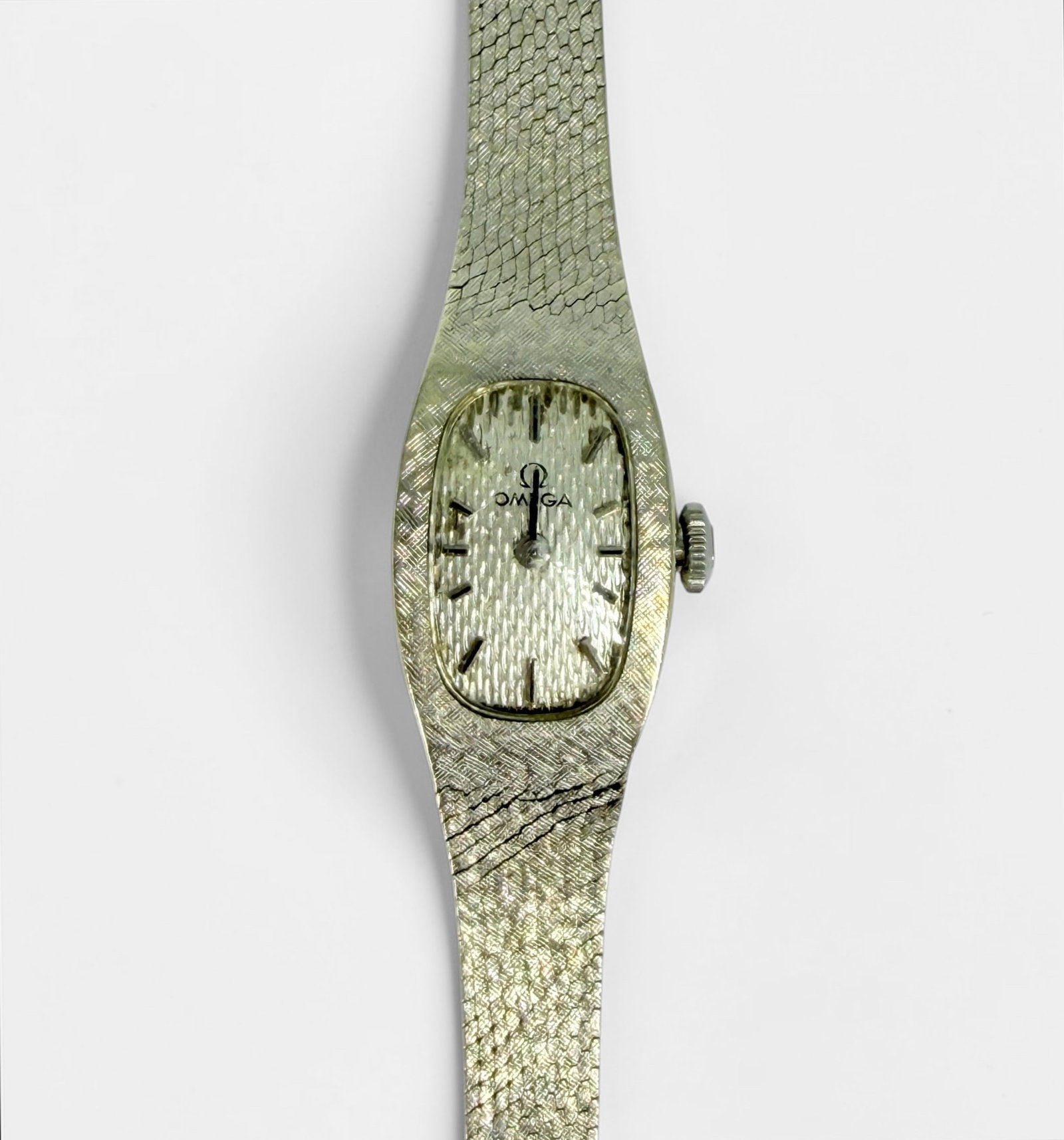 Omega 14K White Gold Ladies Watch: Total Weight: 20.95g Length: 6 1/2" Face Dimensions: 22.7mm x 16mm Condition: Scratches to the back of the watch case. Needs a new battery; not tested for timekeeping. 