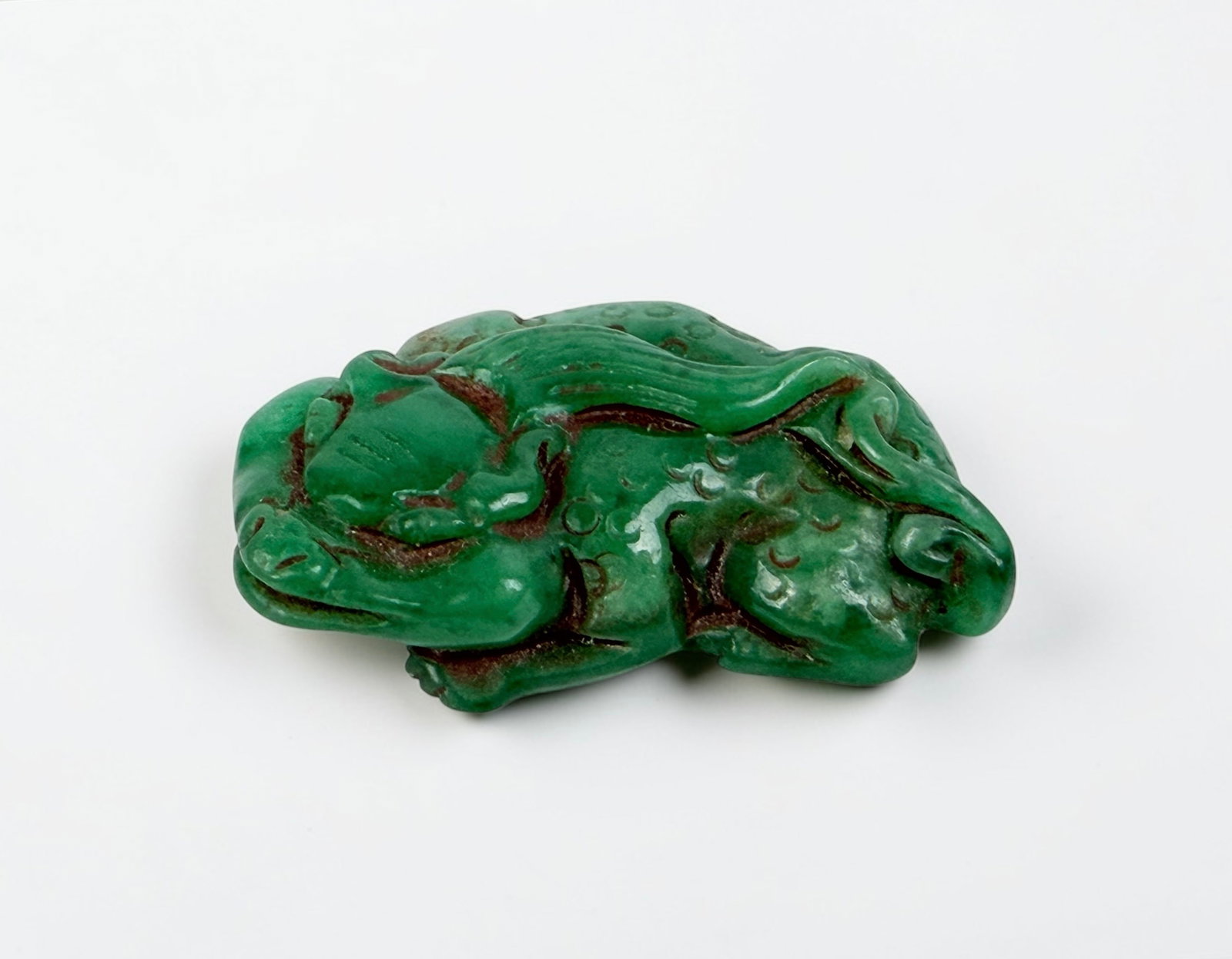 Vintage Chinese Jadeite Pixiu Carving: Dimensions: 2" x 1 1/4" Weight: 38.1g Condition: In good condition. See images for details. 