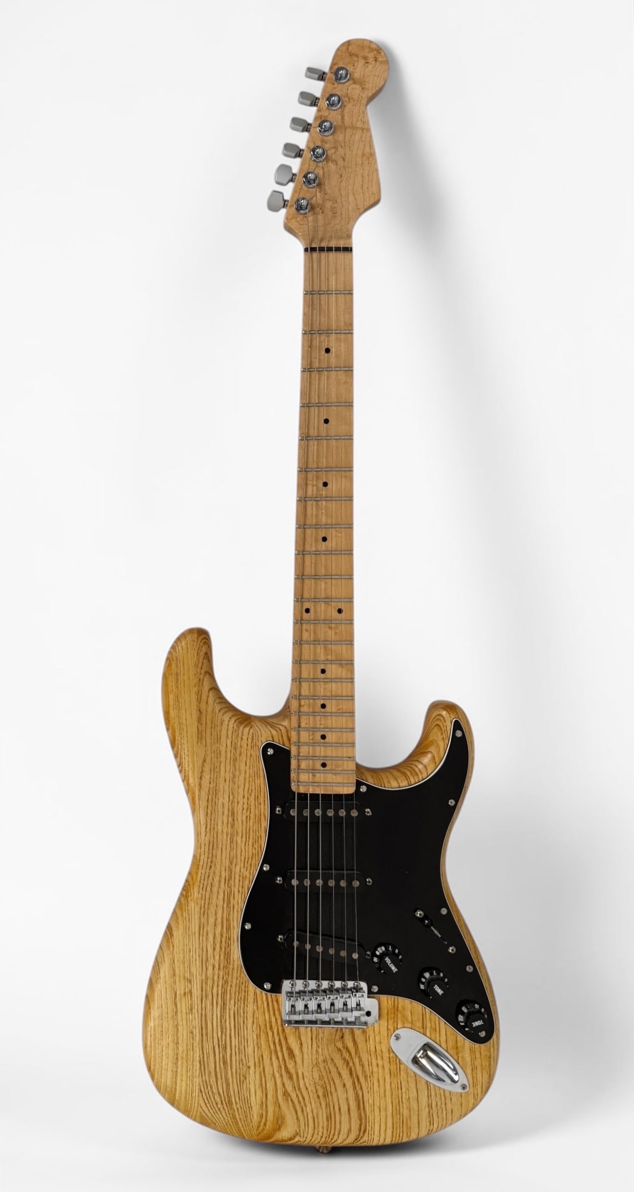 Fender Lite Ash Stratocaster Electric Guitar (1 of 9)