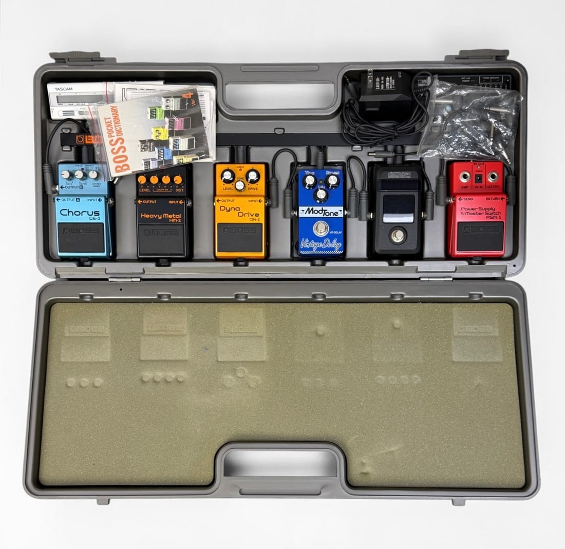 BOSS BCB-6 Pedalboard Case W/ Guitar Pedals: Dimensions: 3 1/2" x 25" x 11 1/2" Condition: In like-new condition. Paperwork and accessories included. See images for details. 
