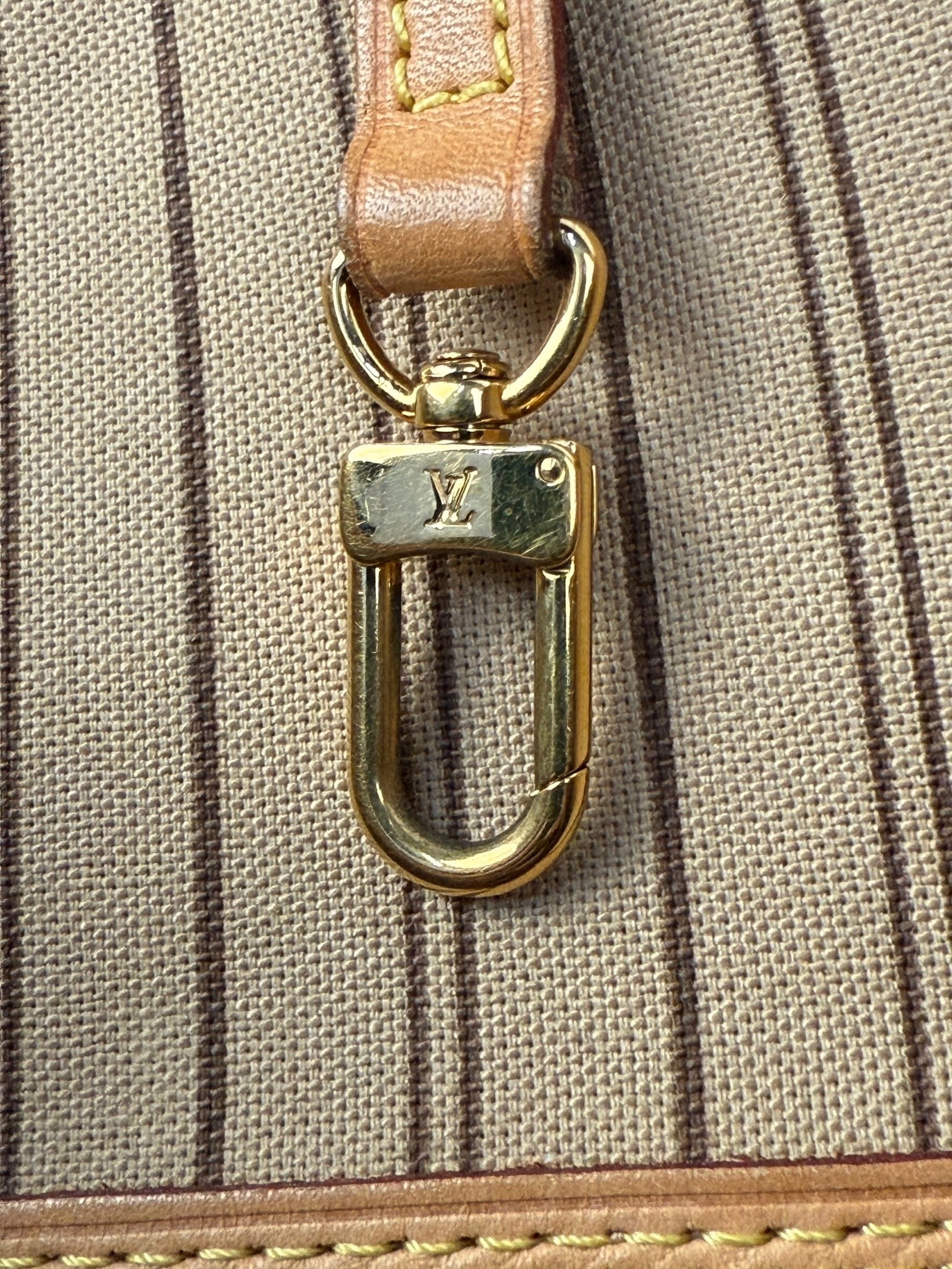 Louis Vuitton Neverfull Monogram Tote - 4