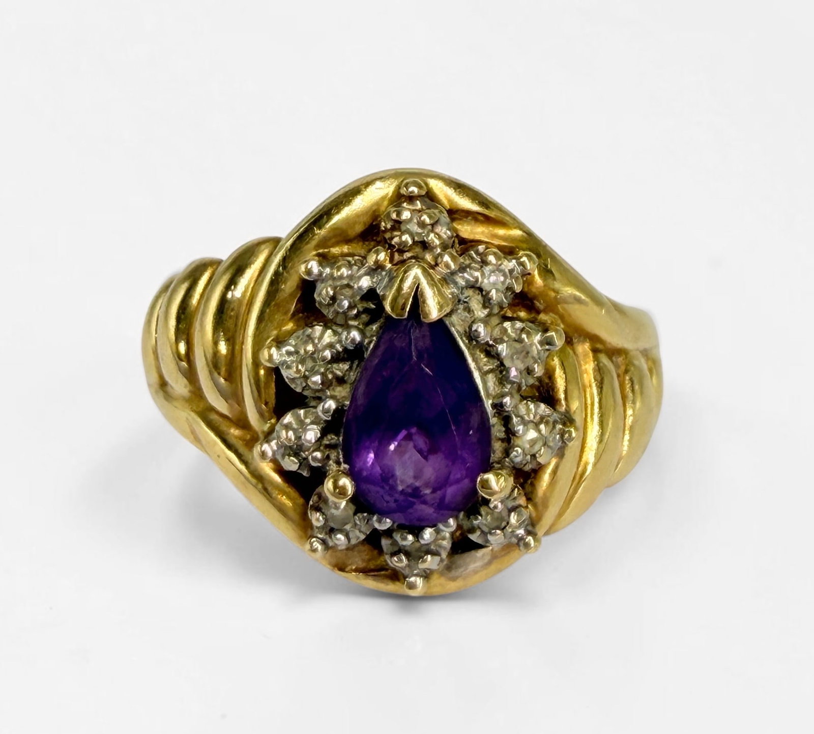 14K Gold Amethyst & Diamond Ladies Ring: Size: 6.5 Weight: 4.4g Amethyst: 7.5mm x 5mm Condition: Good.