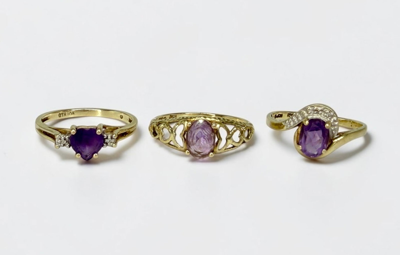 (3) 10K Gold Ladies Amethyst Rings: Size: Each approximately 7 Weight: Total 5g Condition: Good