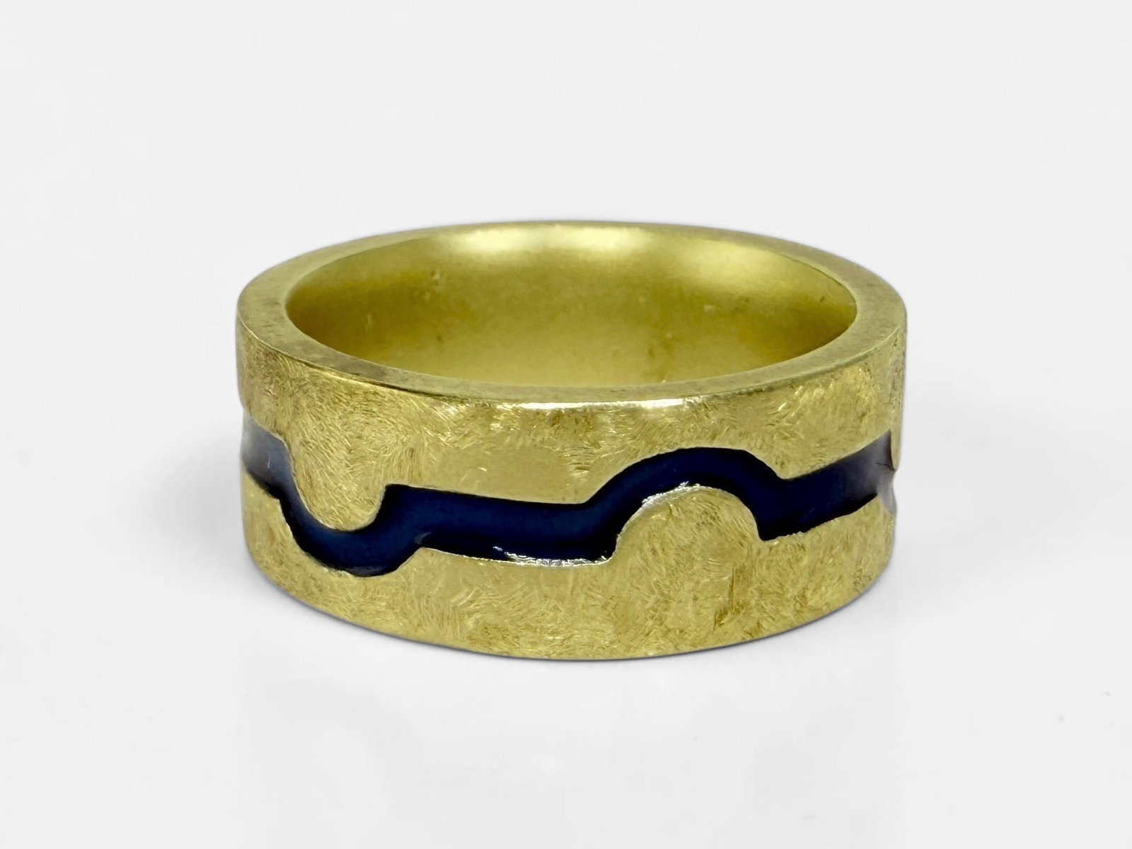 Cimara 14K Gold & Enamel Ladies Ring: Size: 6 Weight: 10.65g Dimensions: 7.66mm wide band Condition: Minor wear to the band, but in overall good condition. 