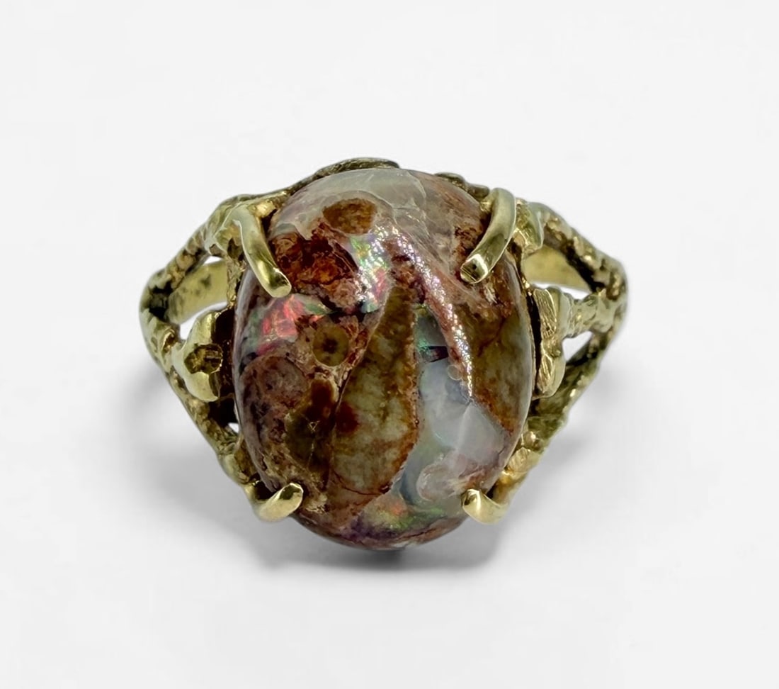 Vintage 14K Gold & Boulder Opal Ladies Ring: Size: 5 1/2 Weight: 2.59g Dimensions: 12mm x 9mm setting Condition: The ring is in good condition. 