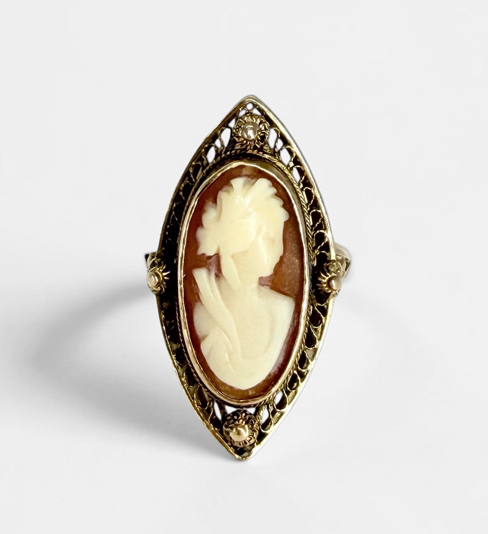 Ladies 10K Gold Cameo Ring (1 of 3)
