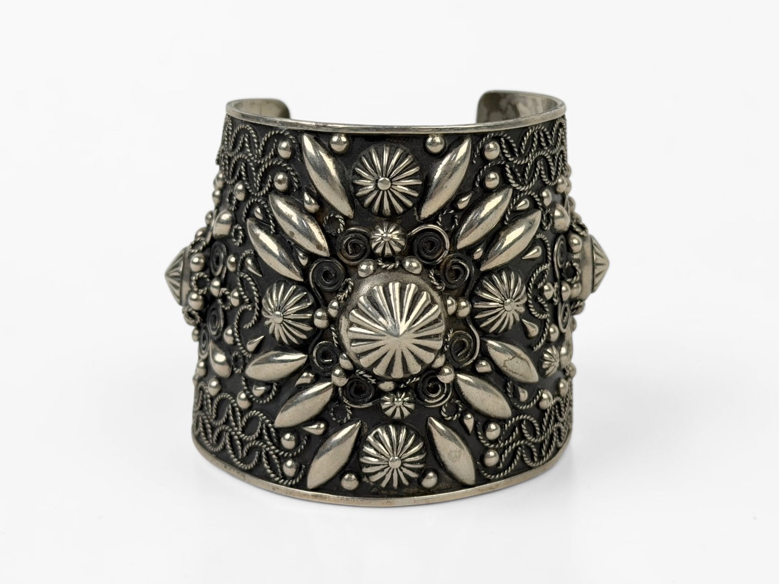 Vintage Native American Style Cuff (1 of 5)