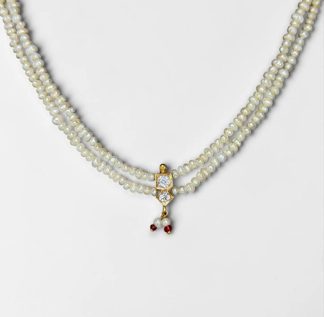 Indian Gold & Seed Pearl Necklace: Total Weight: 12.8g Length: 16" Long Condition: The necklace is in good condition. 