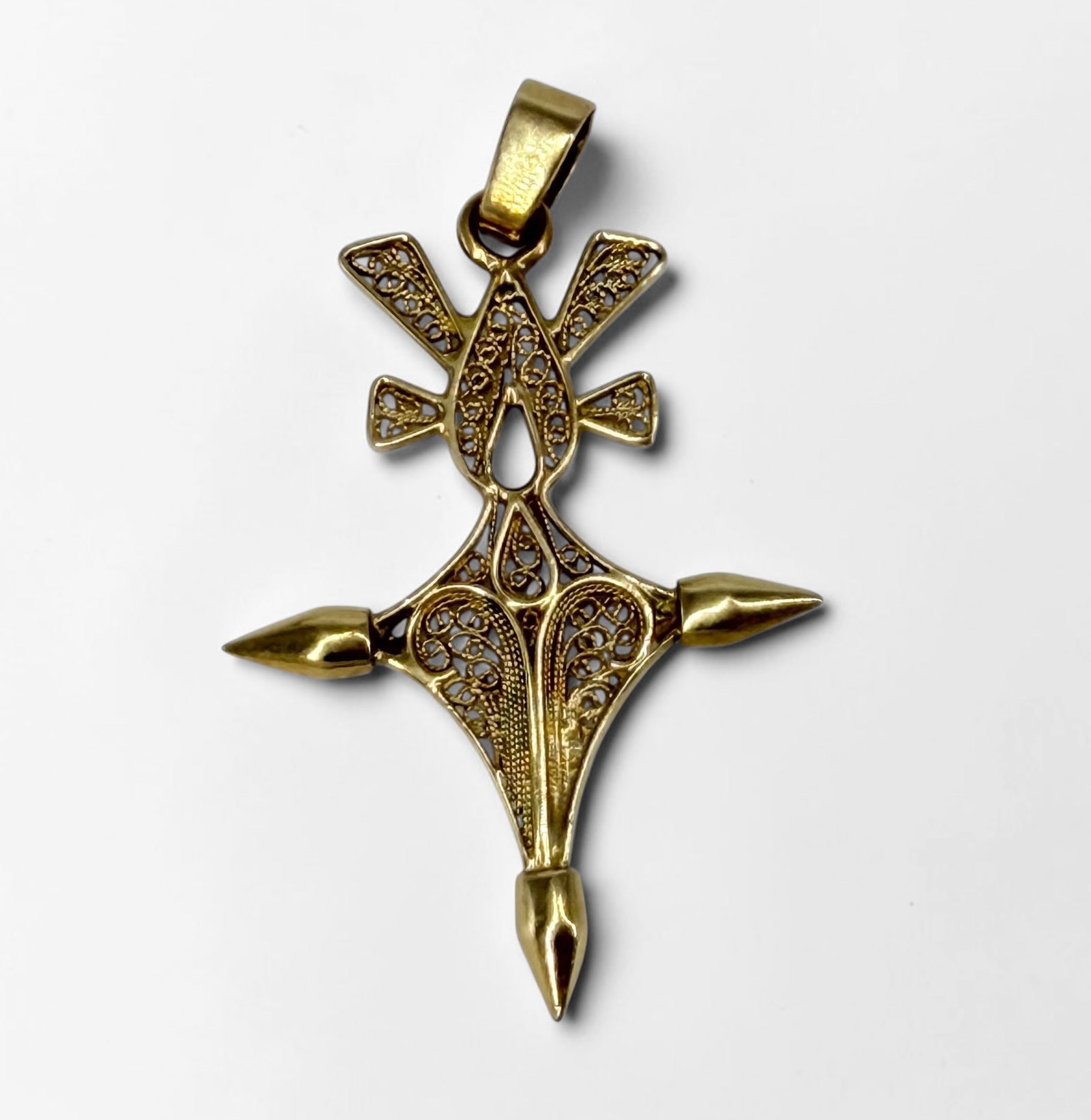 High Karat African Tuareg Agadez Filigree Cross Pendant: Tests at 22K or better Length: 2" (including bale) Weight: 5.2g Condition: Very Good