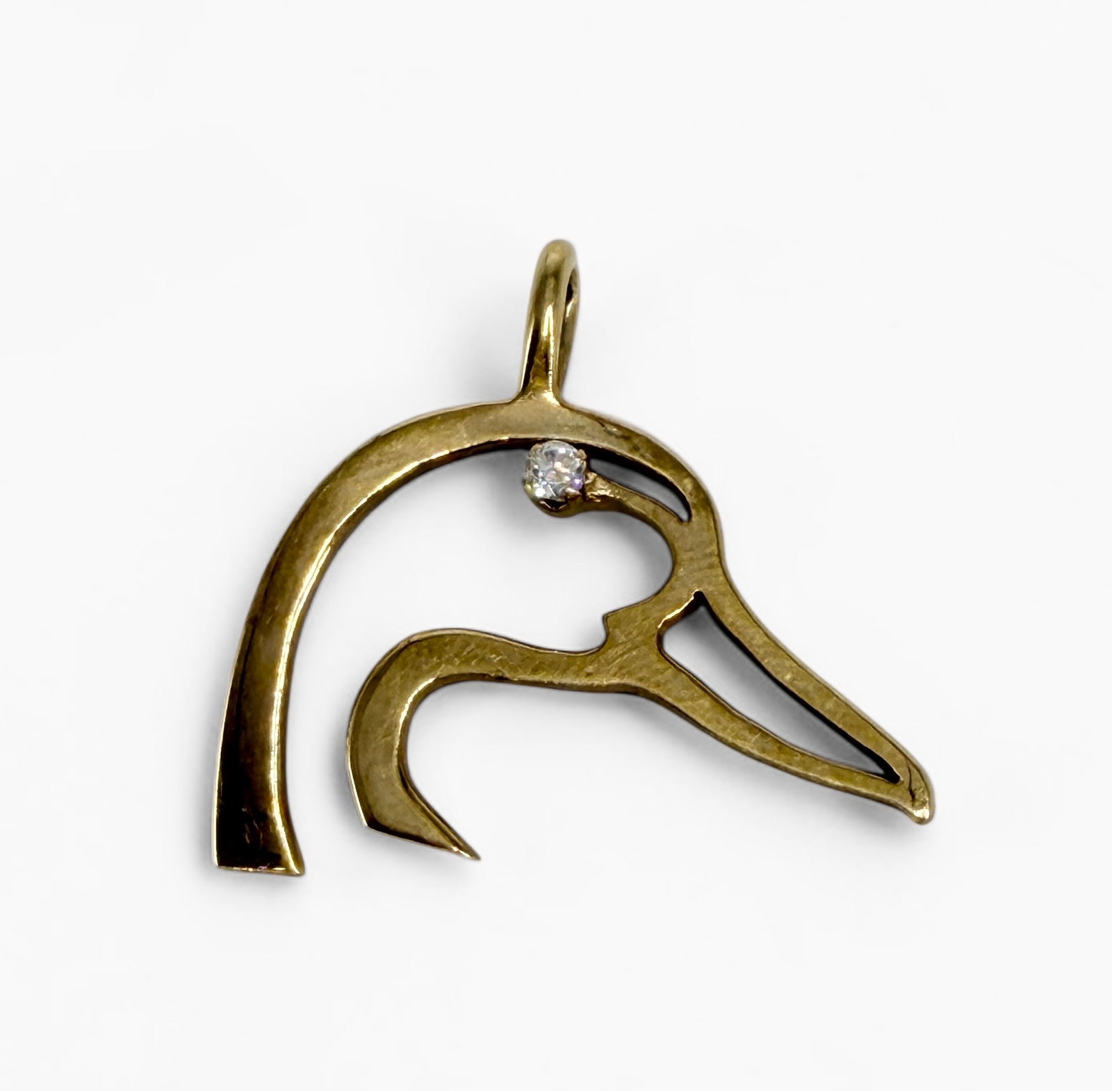 10K Gold & Diamond Duck Pendant: Weight: 2.47g Dimensions: 1" x 1 1/4" Condition: In good condition. 