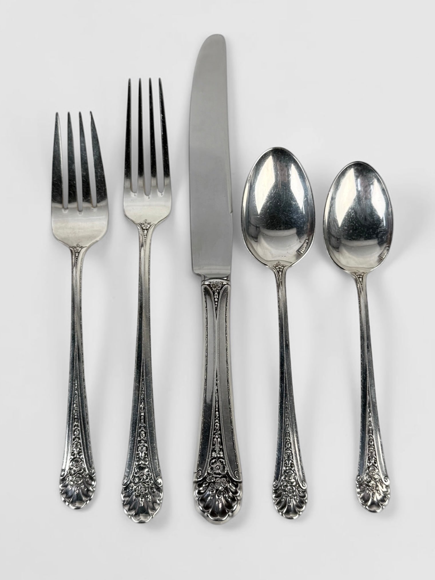 (74pc) Towle Royal Windsor Sterling Flatware Set: 12 Dinner Knives (9" Long) 7 Butter Knives (6" Long) 12 Dinner Forks (7 1/2" Long) 13 Salad Forks (6 1/2" Long) 8 Spoons (6" Long) 8 Tea Spoons (5 1/2" 