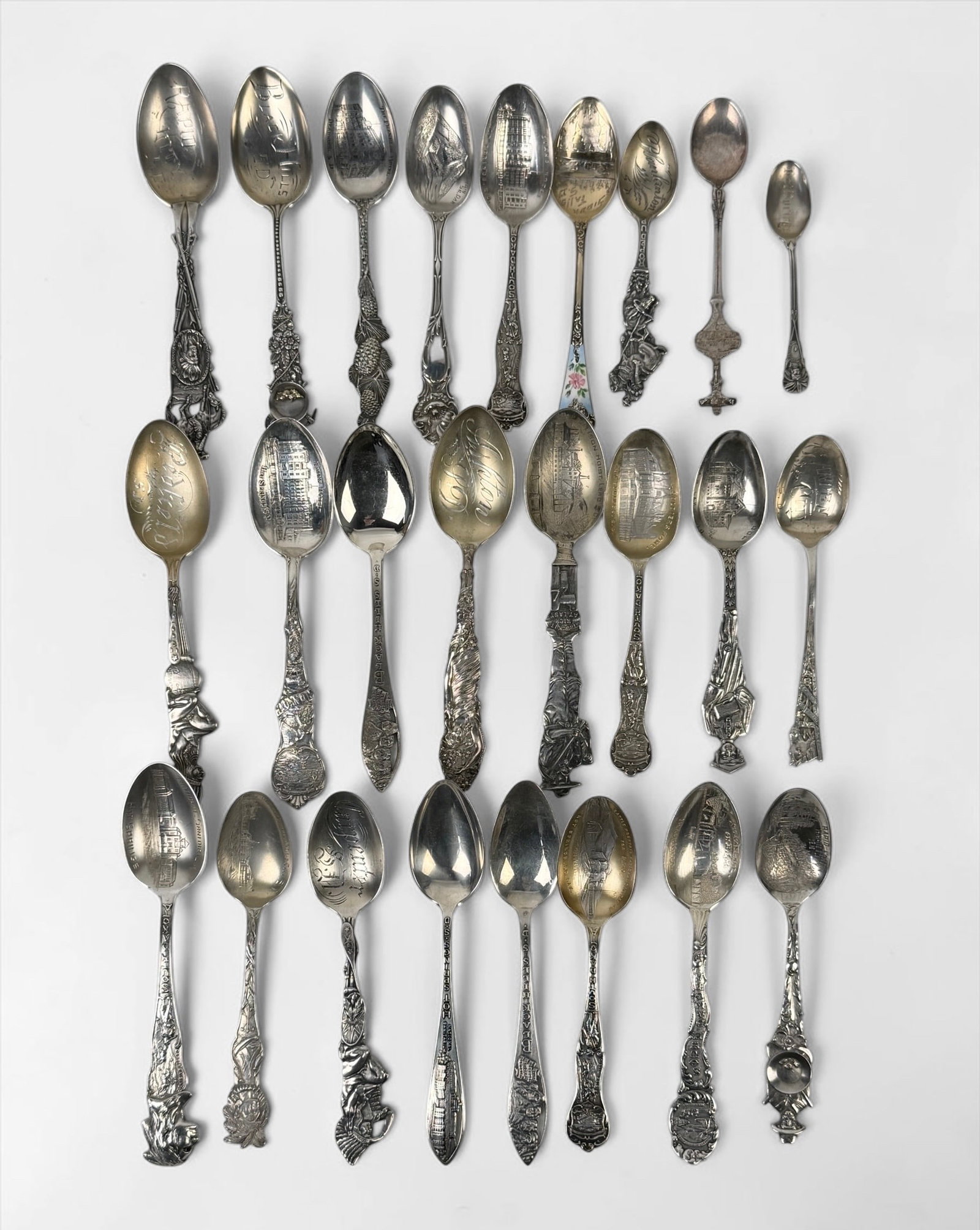 Sterling Silver South Dakota State Collectible Spoons: Length: Approx. 6" long with various sizes. Total Weight: 14.2ozt Condition: Minor tarnishing and surface scratches throughout. One spoon has a dent.