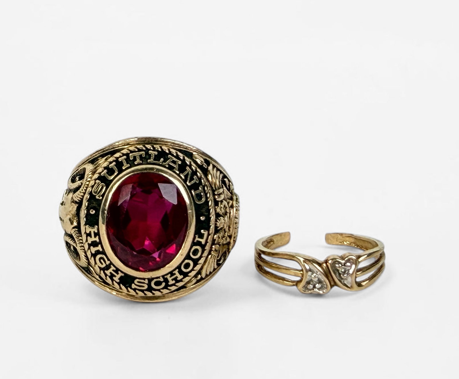 (2) 10K Yellow Gold Rings: Sizes: 8 and 3 Total Weight: 13.6g Condition: Both rings are in good condition. 