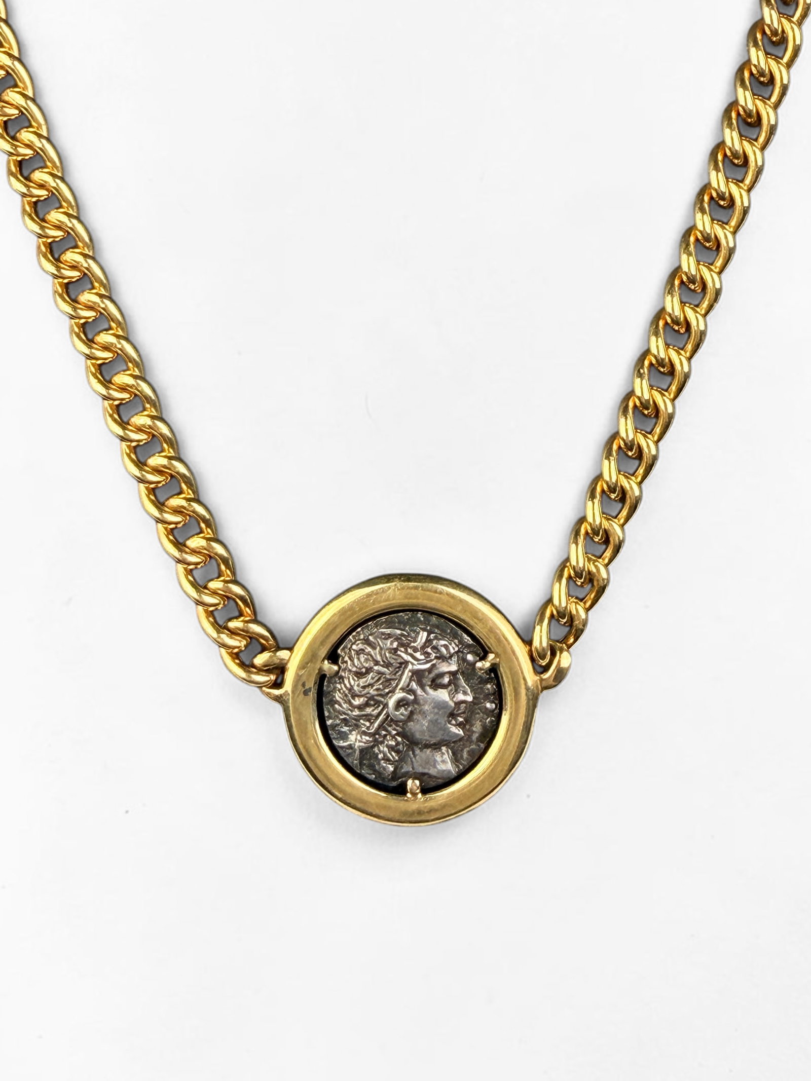 14K Italian Yellow Gold & Roman Coin Necklace: Length: 17" Total Weight: 23g Coin: 1" Diameter Including Setting Condition: The necklace is in very good condition. Please see images for details. 