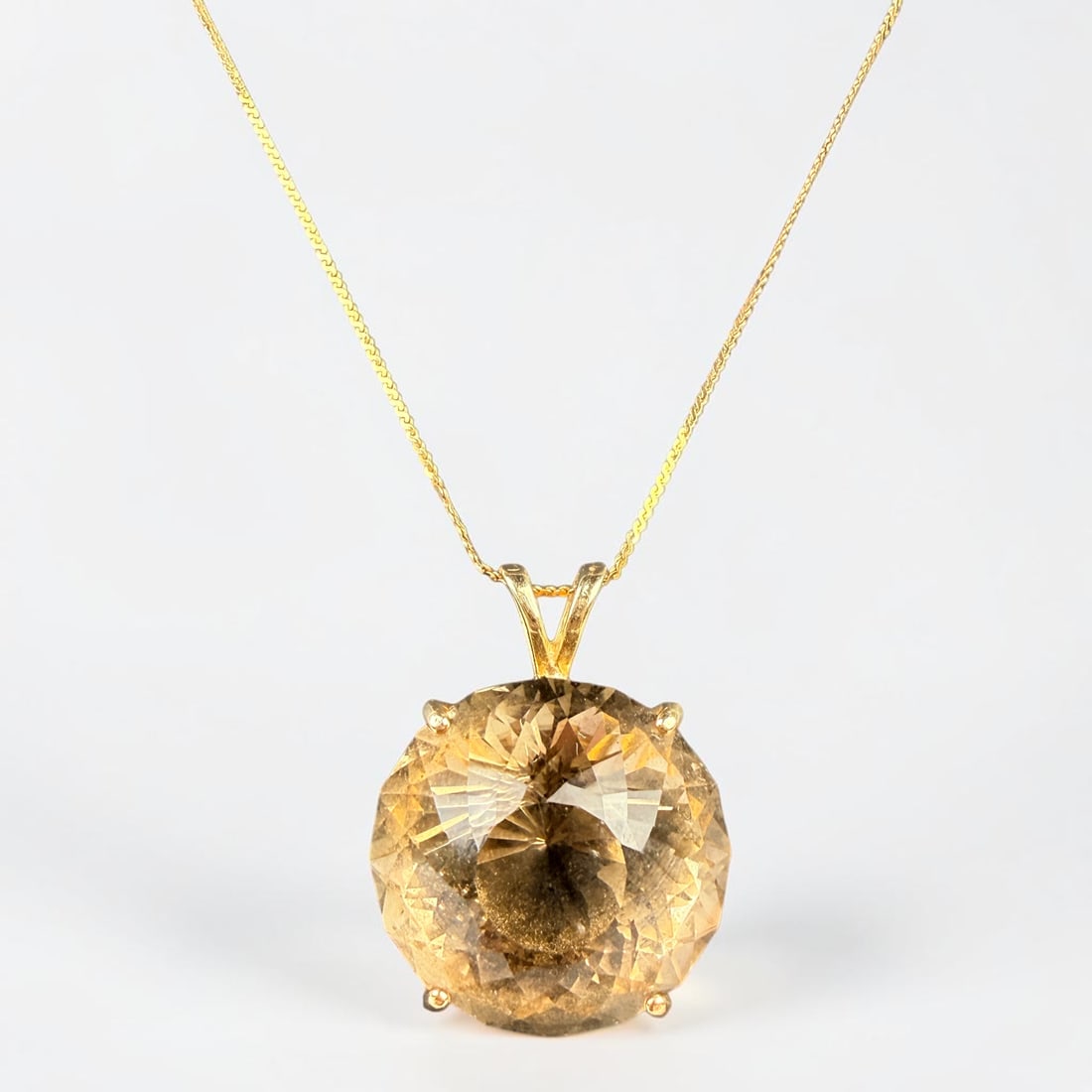 14K Yellow Gold & Citrine Necklace: Length: 15" Pendant: 1" Diameter Total Weight: 10.5g Condition: The necklace is in very good condition. Please see images for details. 