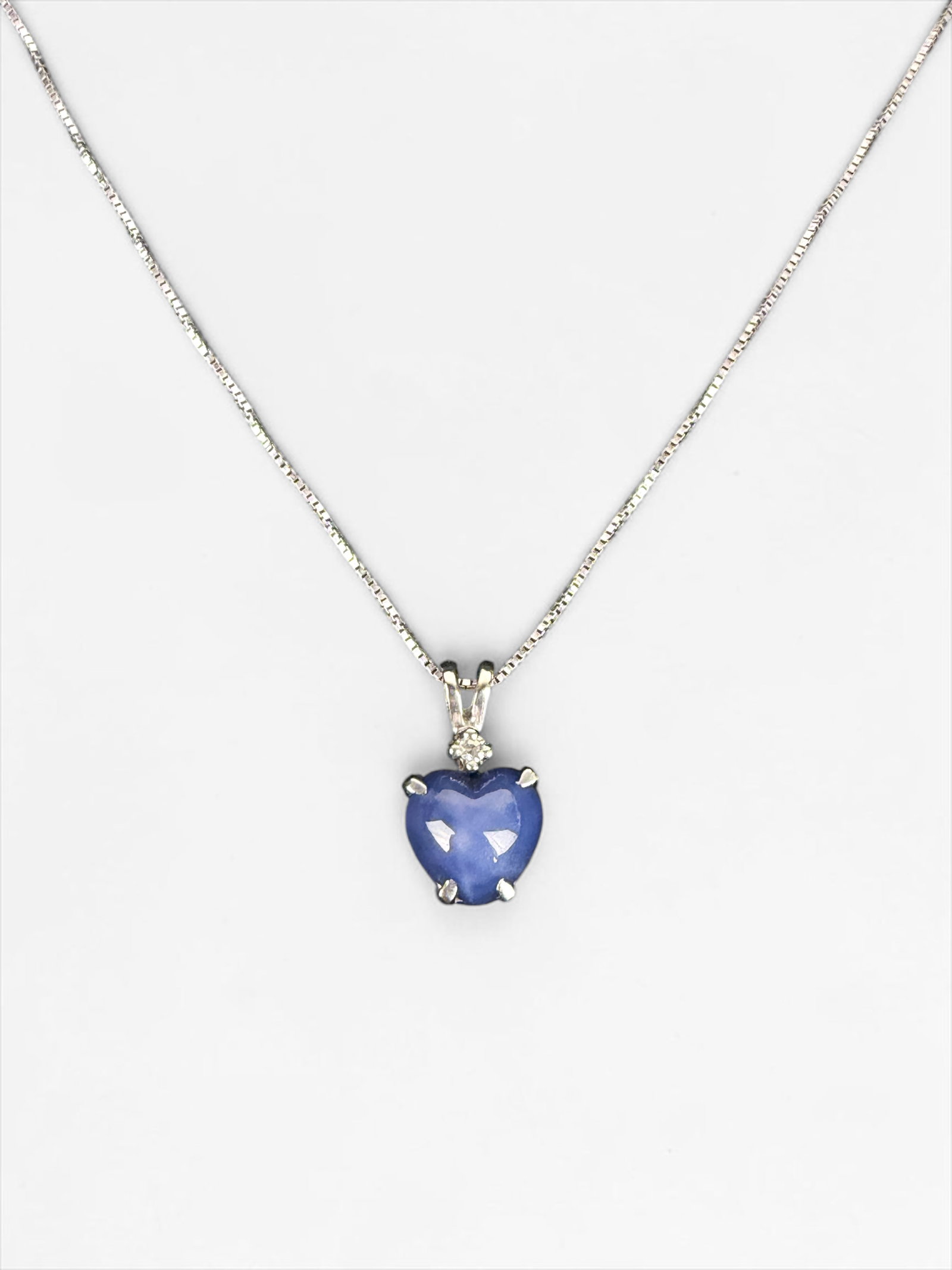 14K White Gold Star Sapphire Necklace: Length: 18 1/2" Pendant: 14.8mm x 8.3mm Total Weight: 2.5g Condition: The necklace is in very good condition. Please see images for details. 