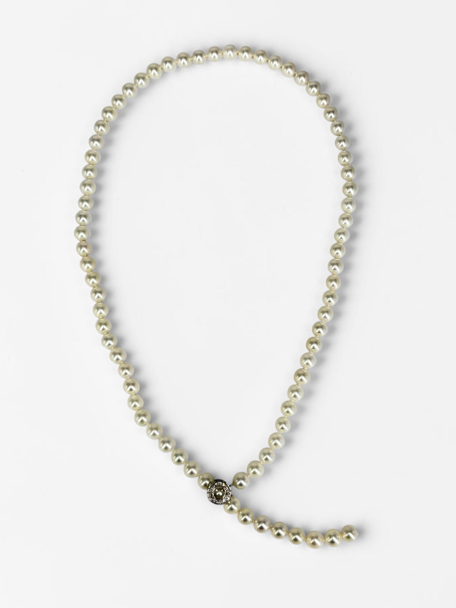 Mikimoto-Style Pearl & Diamond 14K Gold Necklace: Length: 22" Size: 6.5 mm pearls Total Weight: 36g Condition: The necklace is in very good condition. 