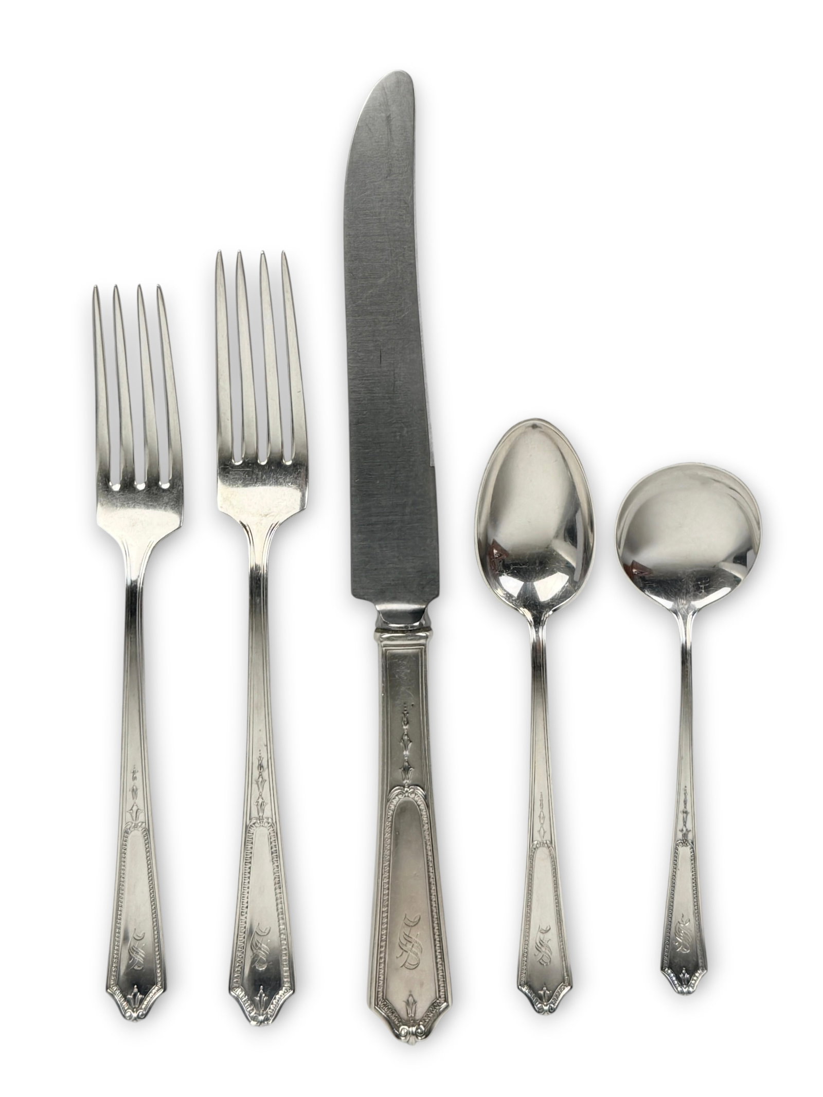 (129pc) Jennings Silver Company Sterling Flatware Set: Lot Includes: (12) Dinner Knives - 9 1/2" Long (12) Butter Knives - 5 1/2" Long (24) Dinner Forks - 7 1/2" Long (12) Salad Forks - 6" Long (12) Ice Cream