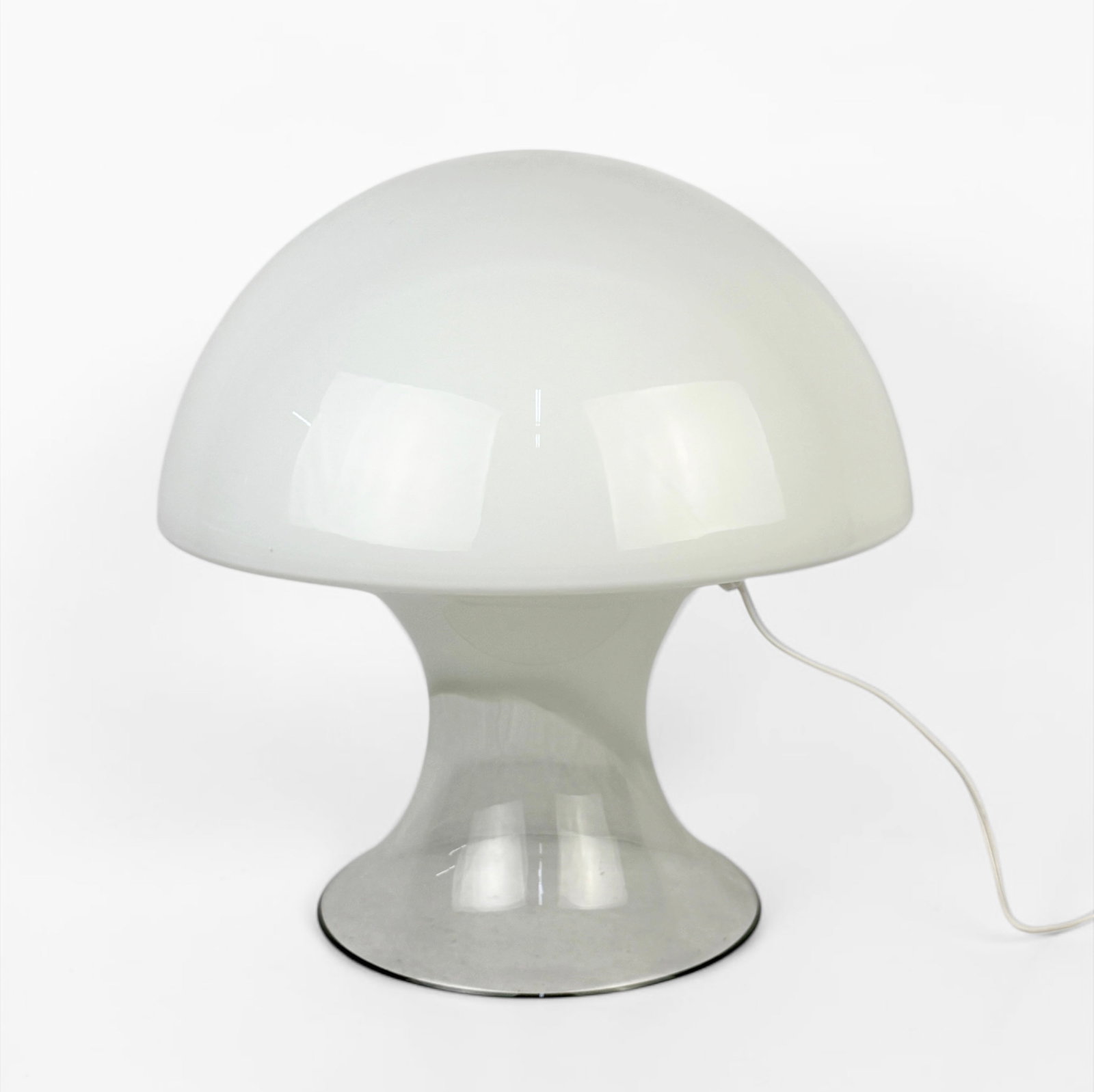 MCM Italian Murano Glass Mushroom Table Lamp: Dimensions: approx. 15" Tall x 12" Diameter Condition: The lamp lights up when plugged in. There is a small fleabite chip to the bottom edge. 