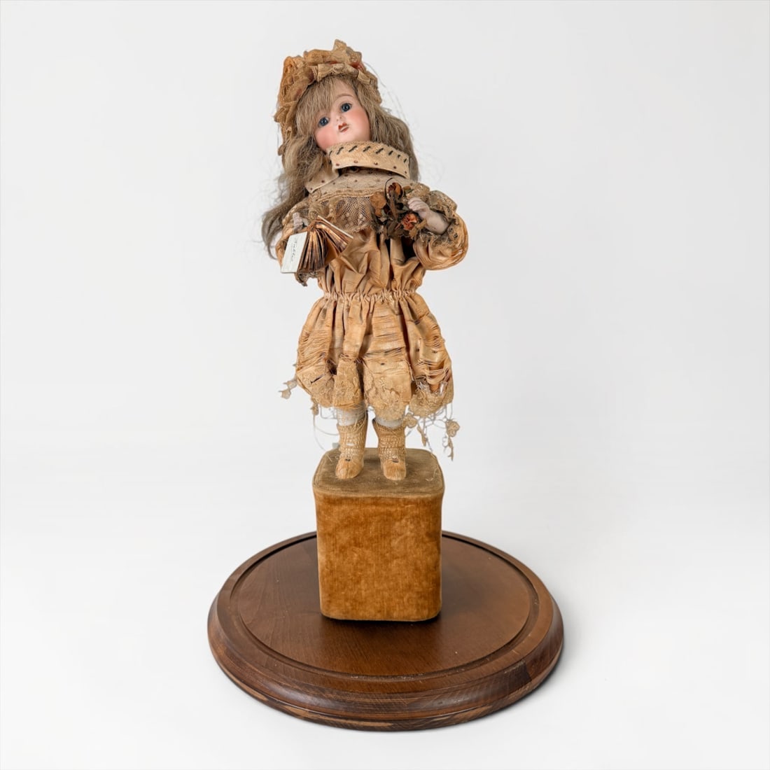 Leopold Lambert & Jumeau "Little Girl" Musical Automaton: Comes in a Glass Case Dimensions: About 20 1/2" Tall Condition: The doll winds up and plays music while moving. Wear to the clothing and hair. The doll has issues with th