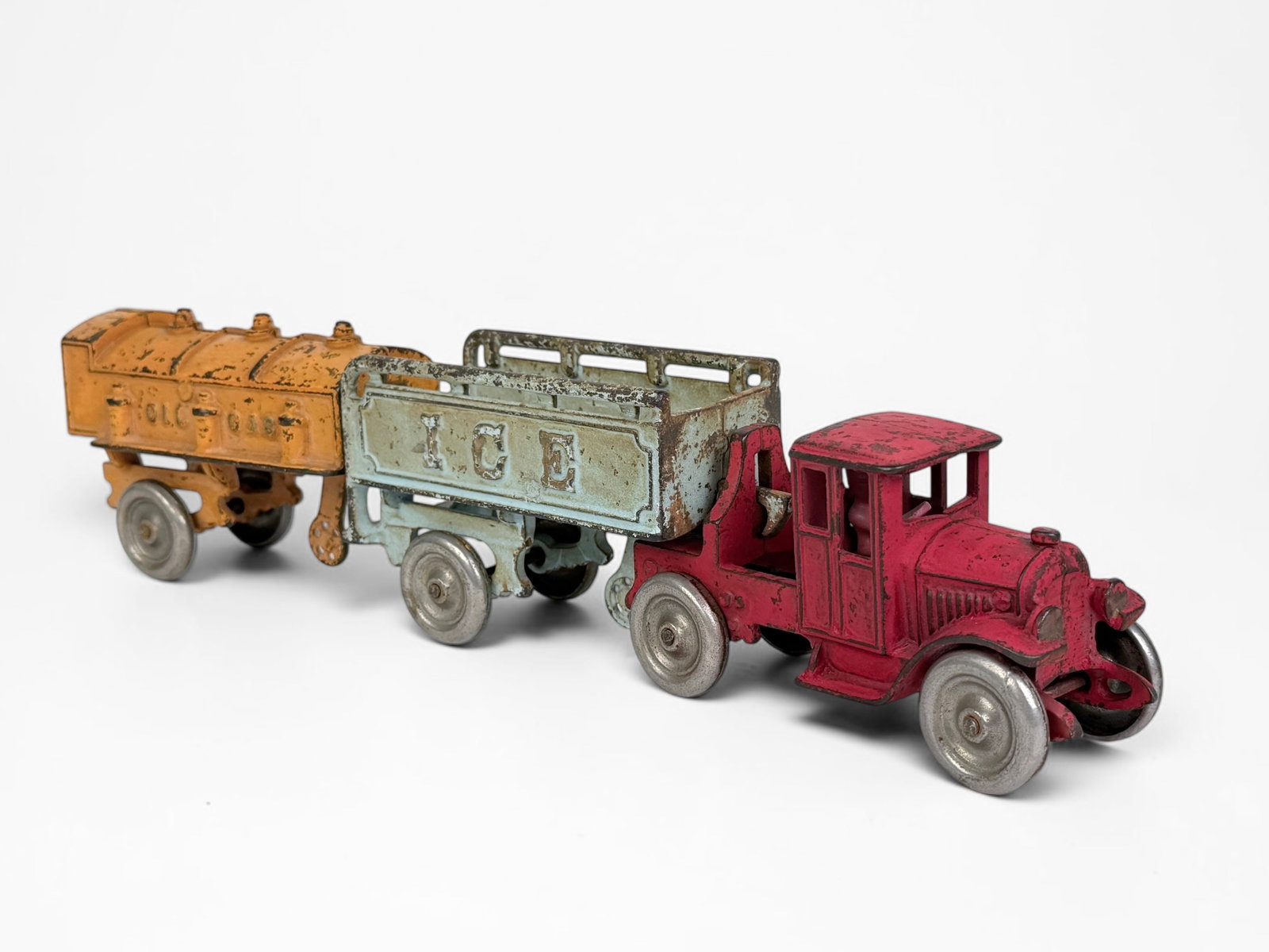 Vintage Kenton Hardware Co. Cast Iron Tractor Trailer Toy Set: The set is missing one trailer that would fully complete the set. Dimensions: 3 3/4" Tall x 16" Long; truck and both trailers together Condition: Wear to the pigmen
