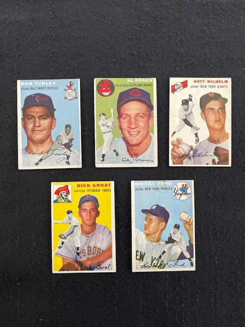 1954 Topps Baseball Cards: 1954 Topps Baseball Cards Stars and Common. Bob Turley, Al Rosen, Hoyt Wilhelm, Dick Groat, Whitey Ford. 128 total cards.