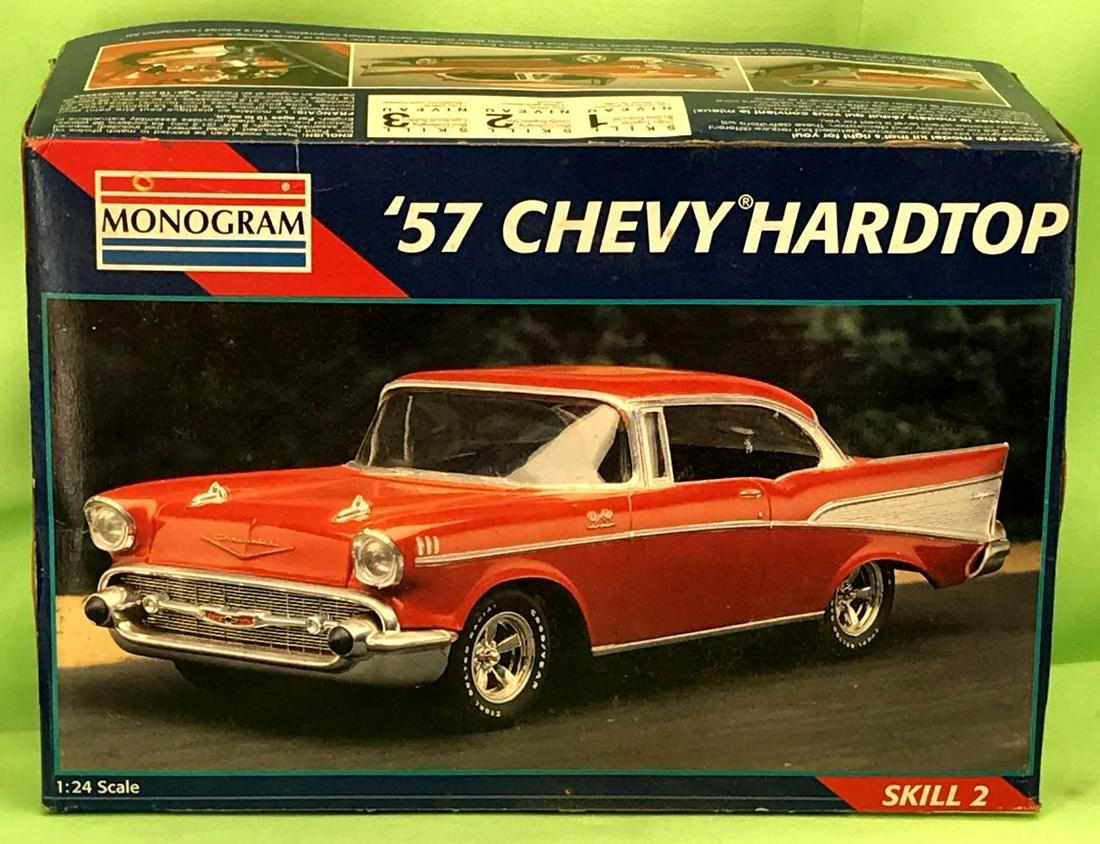 Monogram 2225 1:24 '57 Chevy Hardtop automobile model (1 of 8)