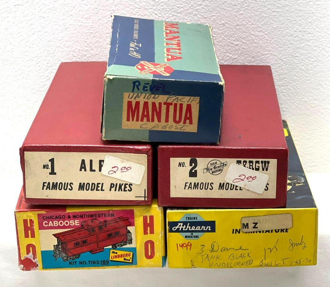 HO gauge freight cars in original boxes Revell Famous (1 of 2)