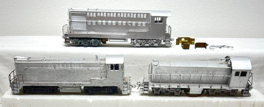 Vintage HO gauge kit built diesel switcher locomotives: Three vintage HO gauge kit built diesel switcher locomotives, all with a powered truck. One should be a brass Barr-Nixon as there is a magazine article on the brass Barr-Nixon kit that matches the Fai