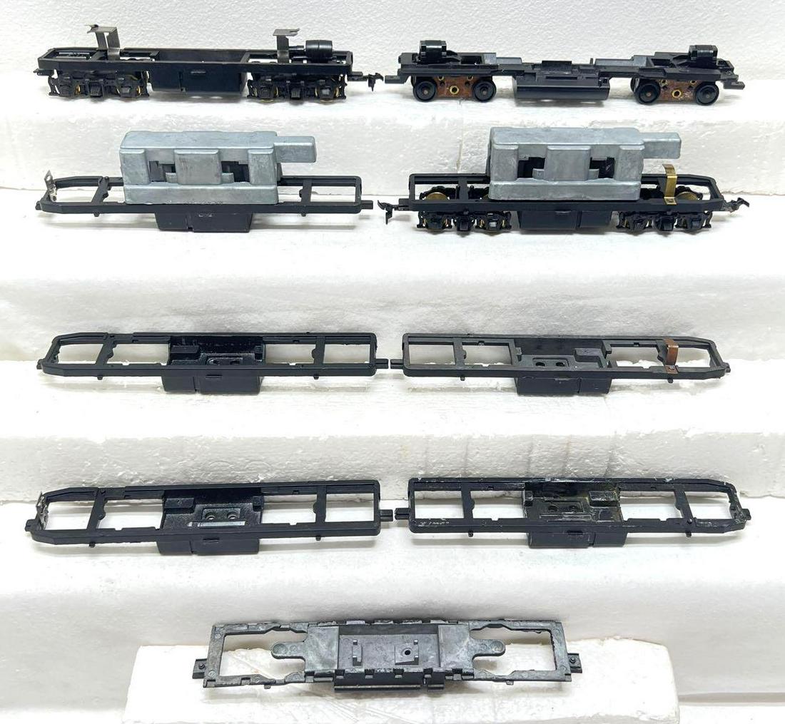 HO gauge Athearn diesel A and B unit frame/chassis (1 of 2)