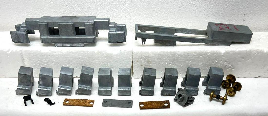 HO gauge diesel locomotive chassis weights wheels etc: HO gauge diesel locomotive chassis weights, wheels, etc. Everything appears NOS new old stock, unused. Wheels and gears look unrun/unused. Please view all of the photographs as the items In this lot a
