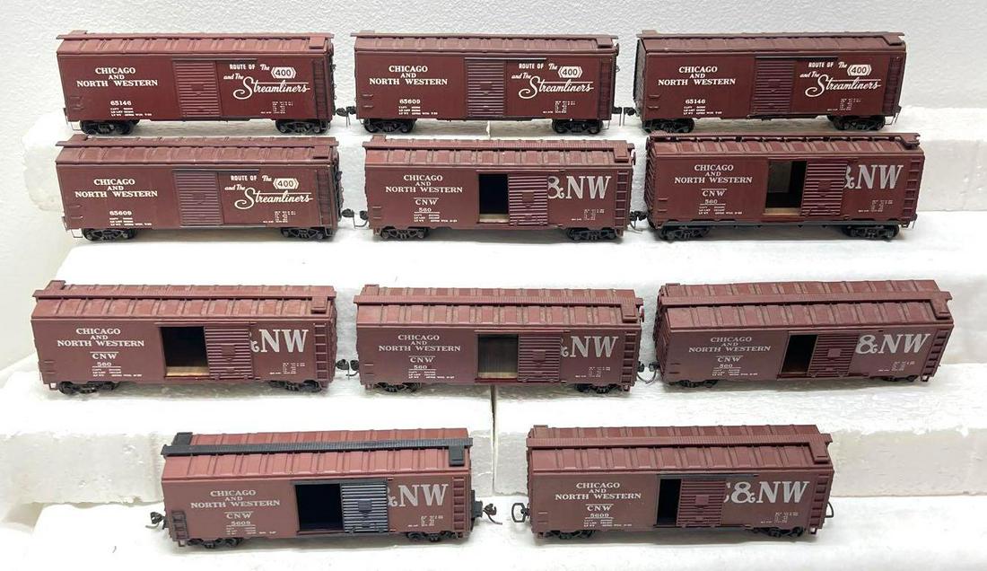 Eleven HO gauge/scale kit built box cars C&NW Kadee (1 of 4)