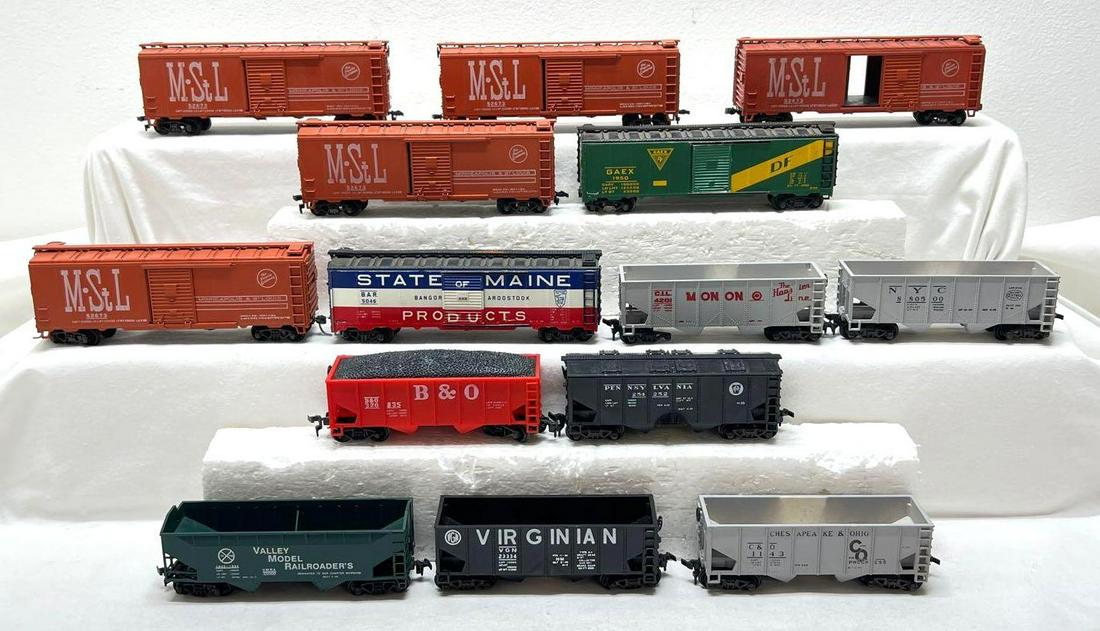 Thirteen HO gauge/scale kit built hoppers box cars BAR (1 of 4)