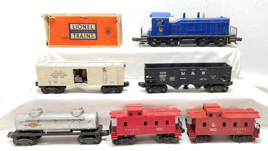 Postwar Lionel O gauge 621 Jersey Central NW-2 diesel (1 of 4)