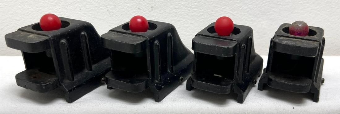 Four Prewar Lionel O gauge bumpers two 1025 and two 025 (1 of 3)