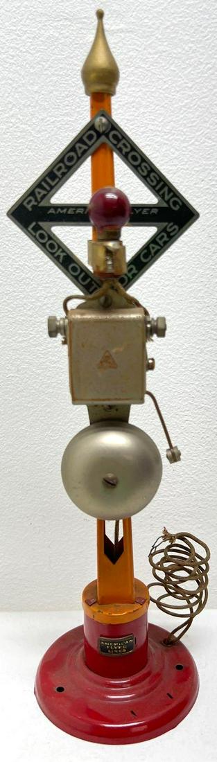 Prewar American Flyer Wide Gauge bell ringing crossing (1 of 3)