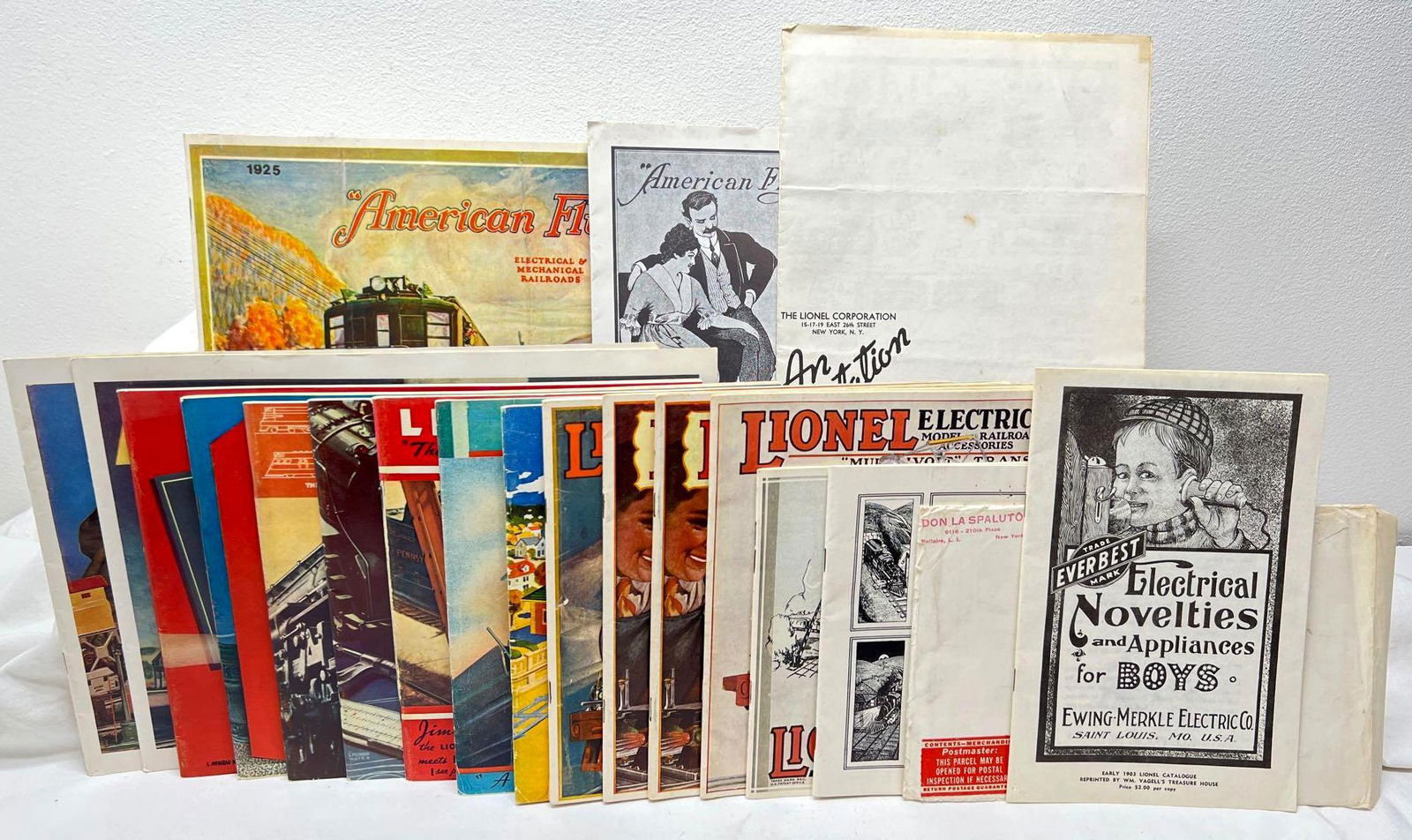 Twenty REPRODUCTION Prewar American Flyer and Lionel (1 of 8)