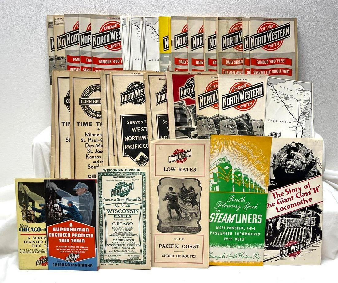 41 Pieces Of Chicago And Northwestern Railway Train (1 of 11)