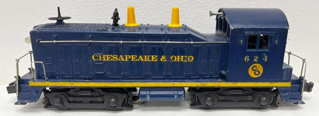 Postwar Lionel O gauge 624 C and O NW-2 diesel switcher (1 of 8)