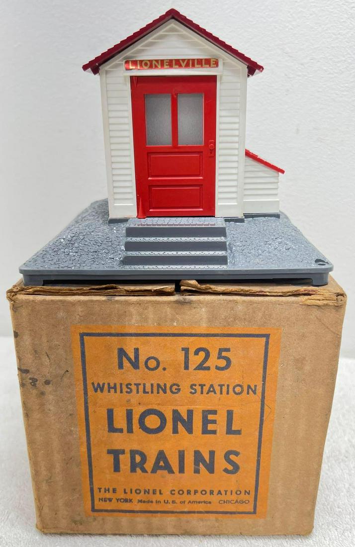 Postwar Lionel O gauge boxed 125 whistling station with (1 of 6)