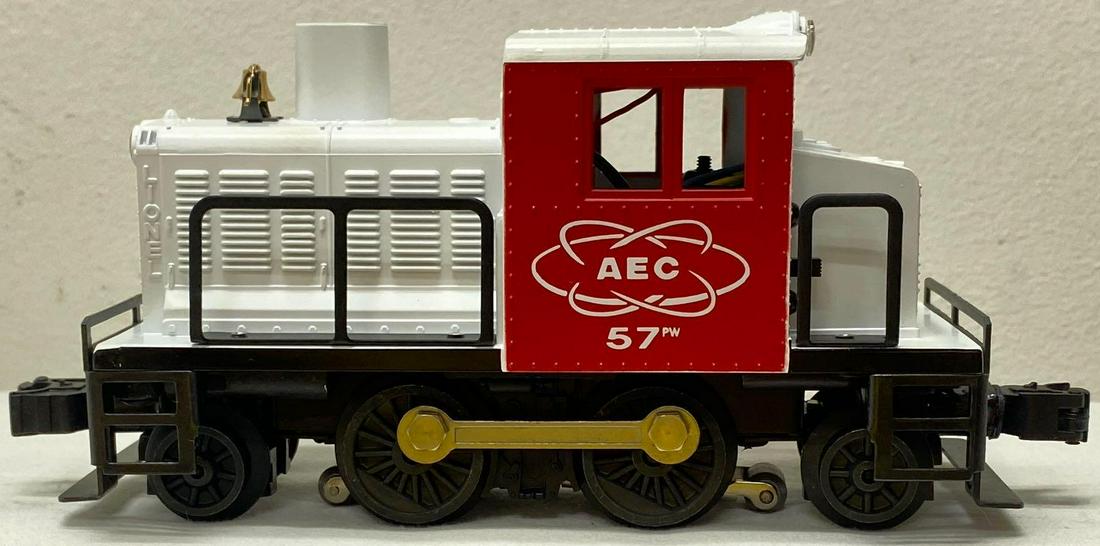 Modern Era Lionel O gauge 18583 AEC 57 diesel switcher Postwar Celebration Series in original box (1 of 5)