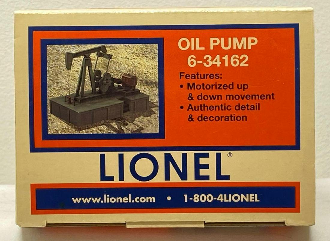 Modern Era Lionel O gauge 34162 Oil Pump in original box (1 of 2)