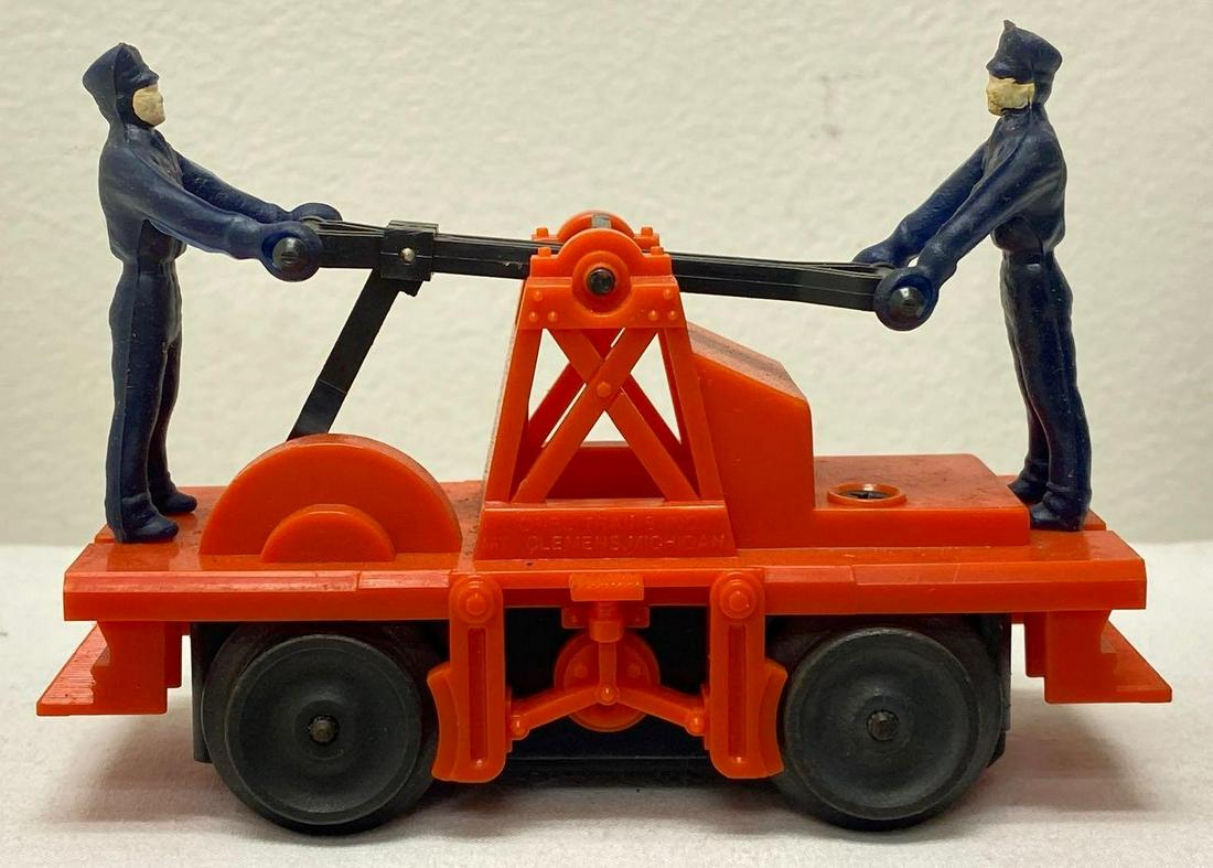 Modern Era Lionel O gauge 18401 operating hand car in original box (1 of 2)