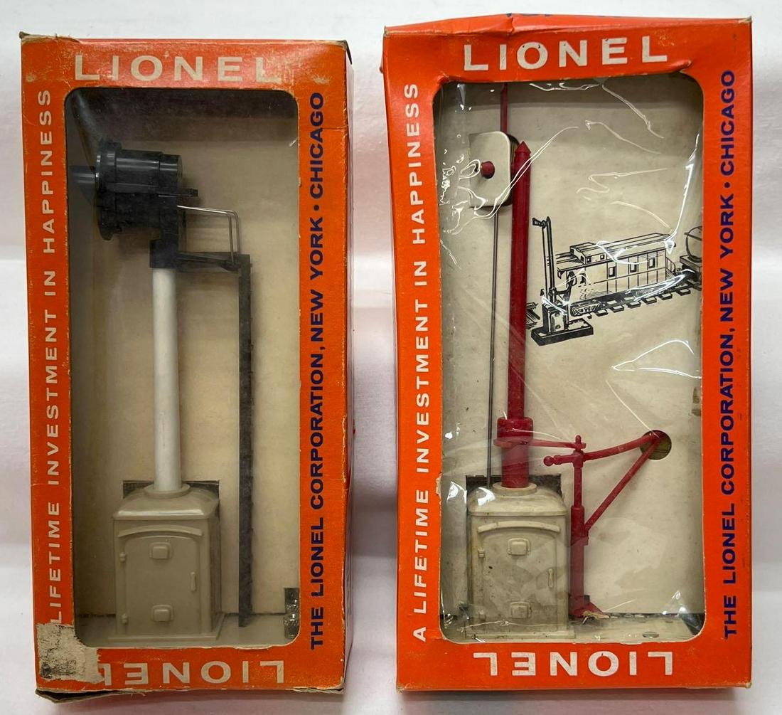 Postwar Lionel 353 trackside control signal and 161 mail pickup set in original cello front boxes (1 of 4)