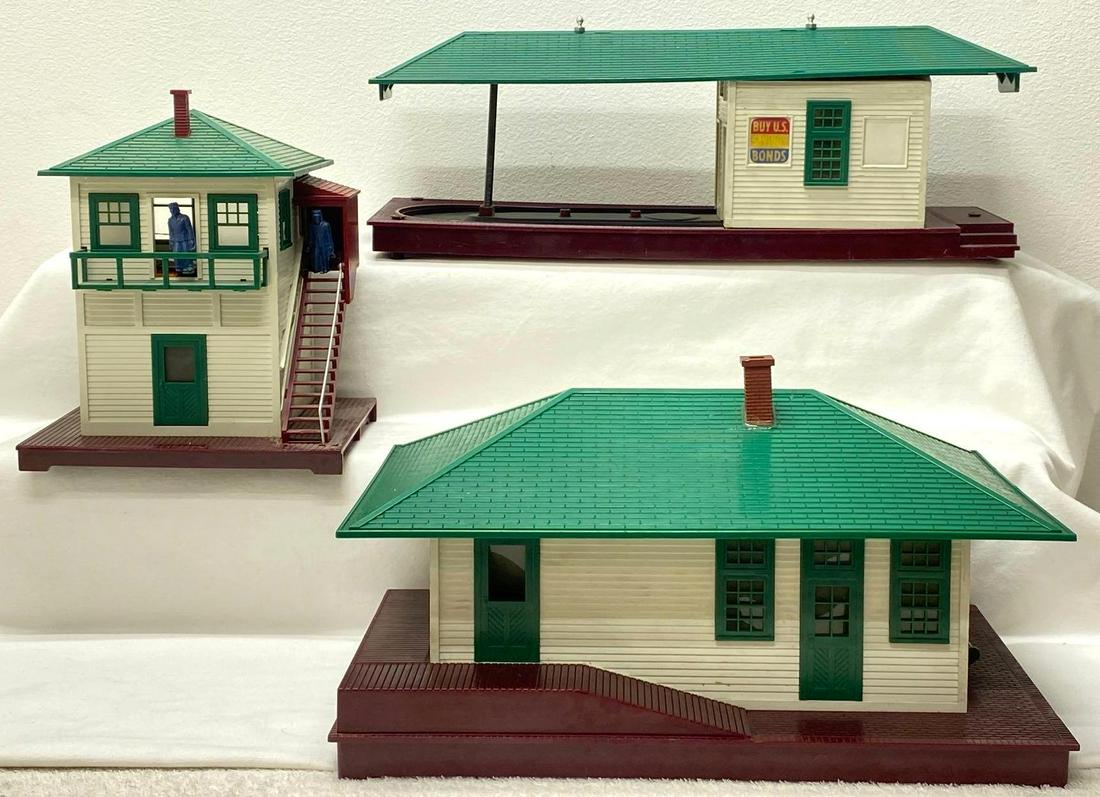 Postwar Lionel O Gauge 445 switch tower 132 station with control 356 freight station operating (1 of 7)