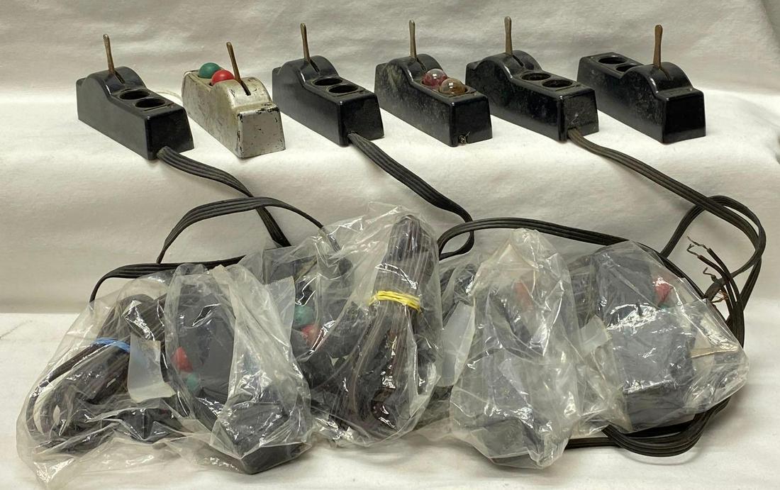 Postwar Lionel O gauge Ten 022 switch controllers and wires (1 of 3)