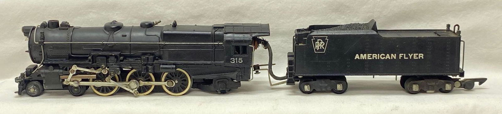 Postwar American Flyer S gauge 315 4-6-2 steam locomotive and die-cast tender: Postwar American Flyer S gauge 315 4-6-2 steam locomotive and die-cast tender, loco has detached drawbar. Train otherwise looks C6+.