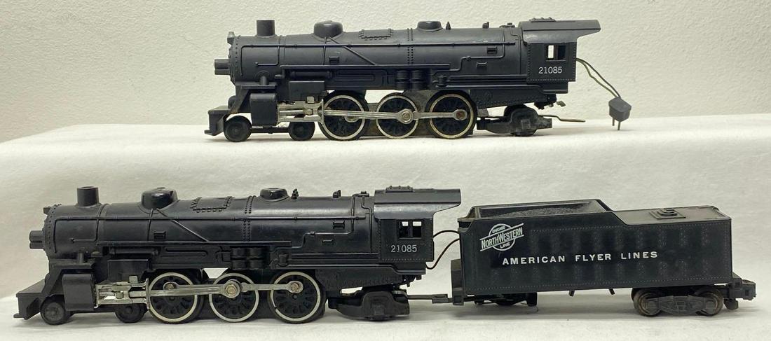 Postwar American Flyer S gauge two 21085 CNW locos one tender (1 of 11)
