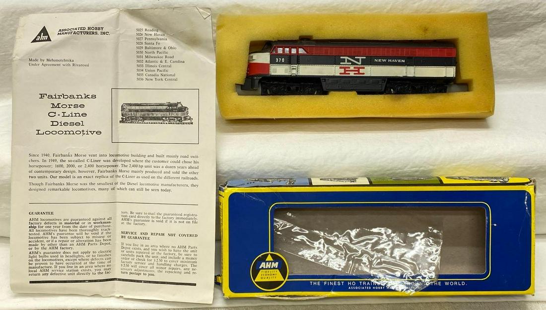 HO Gauge AHM 5026 New Haven Fairbanks Morse C-Line in original box: HO Gauge AHM 5026 New Haven Fairbanks Morse C-Line Diesel Locomotive in original box, good foam and instructions sheet. Train should clean C7 light run time. Box has detached/loose celophane window, m